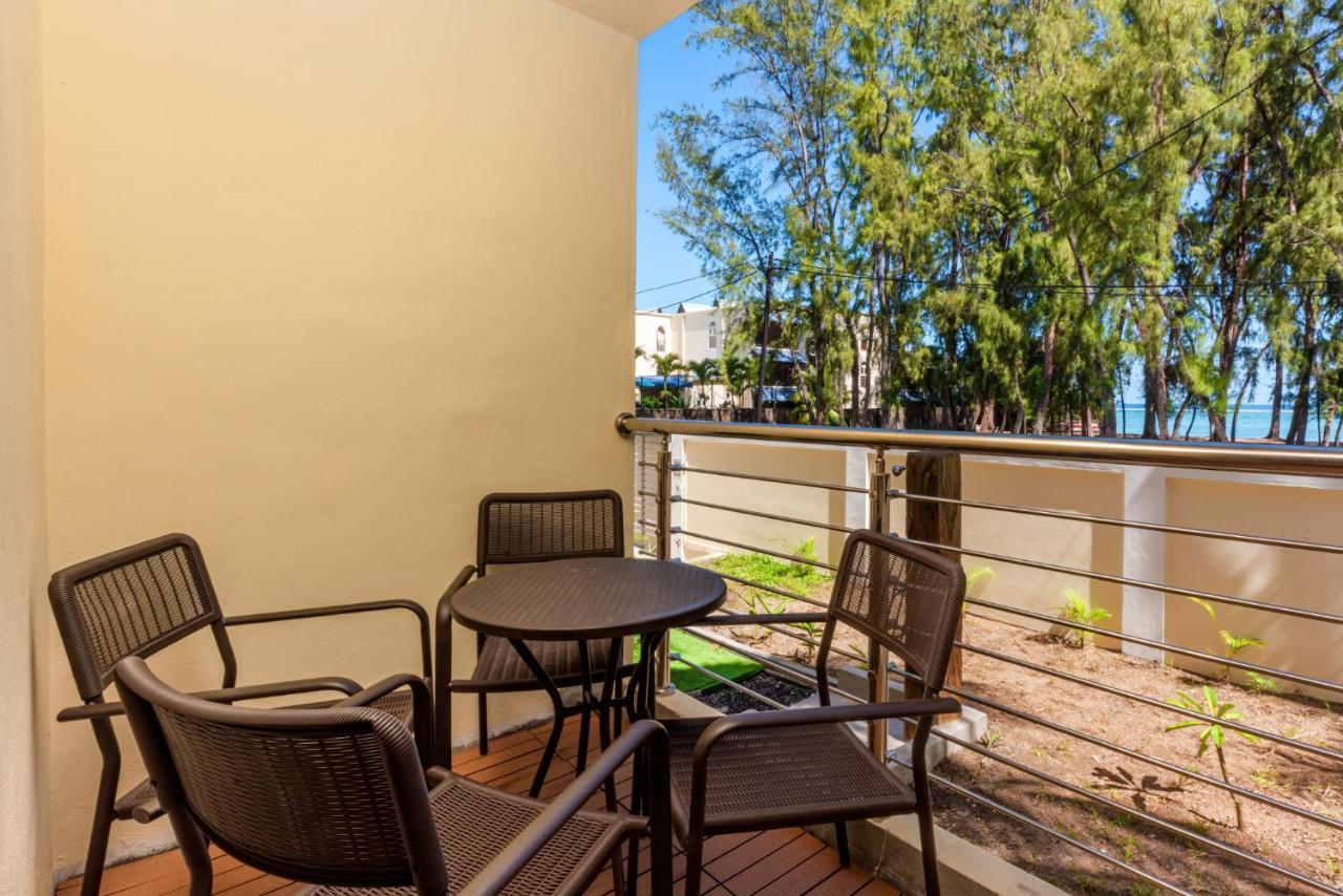 C-View Apartments Flic en Flac Экстерьер фото