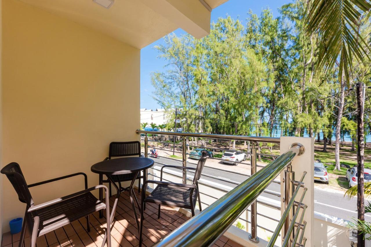 C-View Apartments Flic en Flac Экстерьер фото