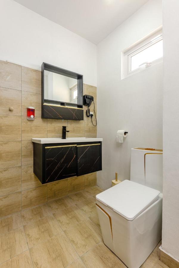 C-View Apartments Flic en Flac Экстерьер фото